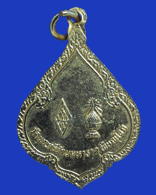 เหรียญพระพุทธชินราช วัดพระศรีรัตนมหาธาตุวรมหาวิหาร อำเภอเมือง จังหวัดพิษณุโลก กะไหล่ทองลงยาลายธงชาติ