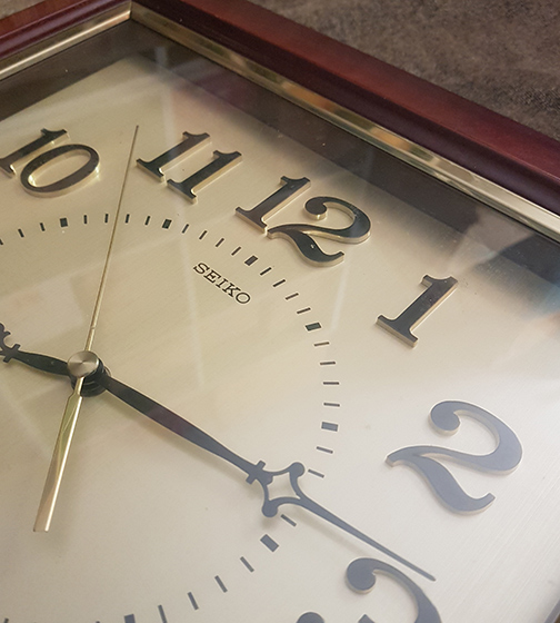 นาฬิกาแขวนSEIKO QE650B ตัวเรือนไม้แท้ น้ำหนักดี หน้าปัดสีทอง วินเทจ สวยมาก Made in JAPAN แท้ๆ ทนทาน 