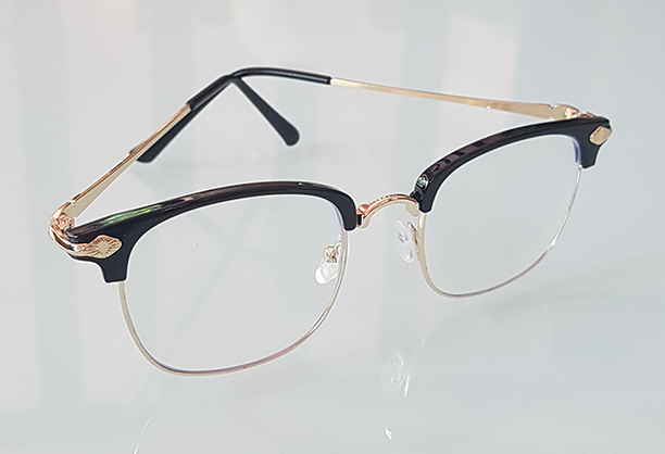 แว่นตา SOLID BLACK ของใหม่  เฟรมดำดีไซน์สวย ขาแว่นโลหะสีทองสุดหรู