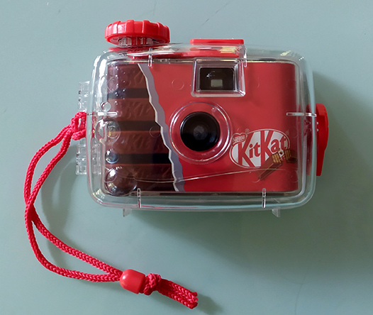 กล้องฟิลม์ Kitkat ของแท้ สีแดง ตัวนิยม สภาพสวยตามรูป ใช้งานได้ปกติ กล้องกันน้ำได้ เปลี่ยนฟิลม์ได้