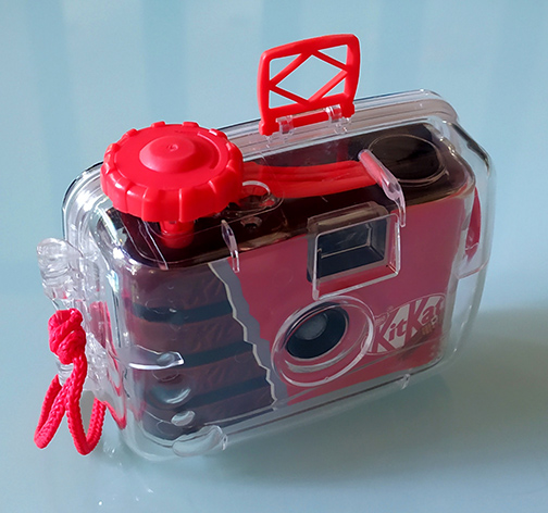 กล้องฟิลม์ Kitkat ของแท้ สีแดง ตัวนิยม สภาพสวยตามรูป ใช้งานได้ปกติ กล้องกันน้ำได้ เปลี่ยนฟิลม์ได้