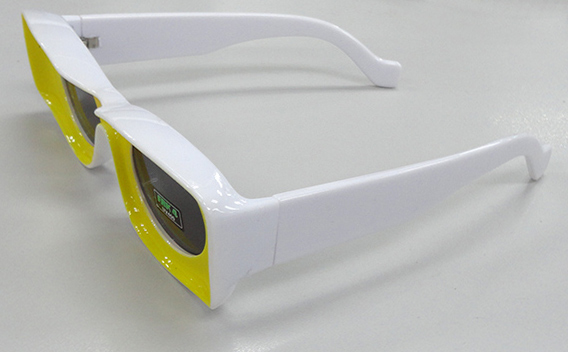 แว่นตาดีไซน์สวย แบรนด์ FRK4 ของแท้ UV400 ทรง loewe บอดี้ขาว กรอบหน้าเหลือง เลนส์ดำ จากญี่ปุ่น