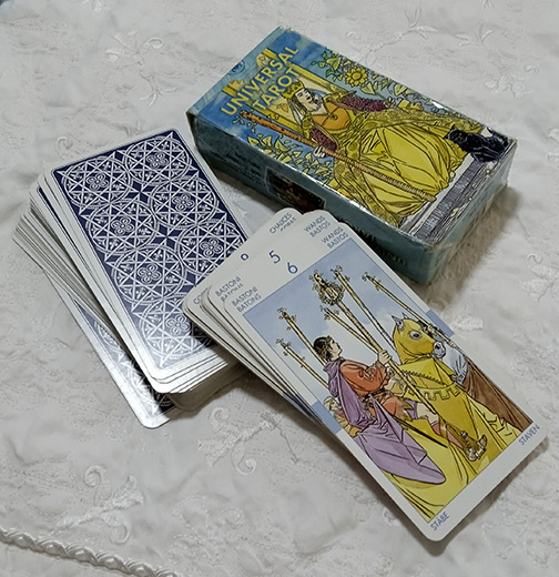 ไพ่ยิปซี UNIVERSAL TAROT ชุดสวย ใหม่เอี่ยม ครบสำรับ ลายหน้าไพ่สวยสุดๆ เข้าใจง่าย