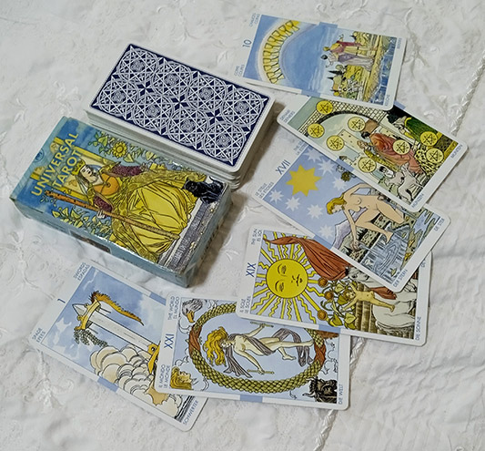 ไพ่ยิปซี UNIVERSAL TAROT ชุดสวย ใหม่เอี่ยม ครบสำรับ ลายหน้าไพ่สวยสุดๆ เข้าใจง่าย