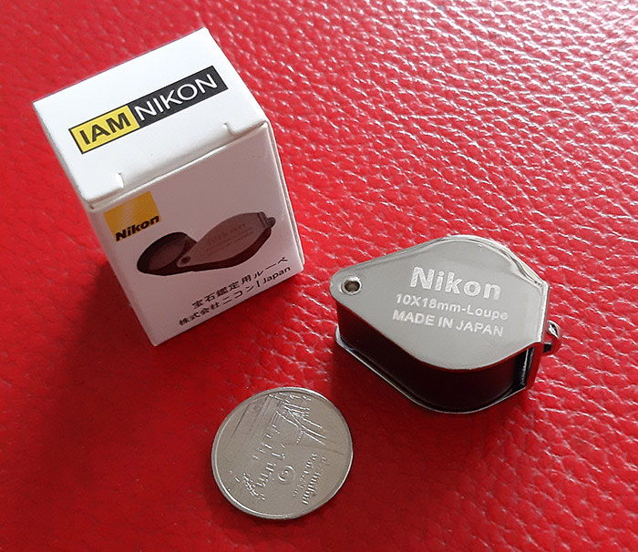 กล้องส่องพระ Nikon 10X - 18 mm. Loupe ขนาดเลนส์ กว้าง 18 mm เนื้อเลนส์แก้วมัลติโค้ต - บอดี้สีเงิน