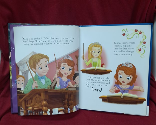 (ปิด69-) Disney Sofia The First Magical Story 18.5x22.3 (สภาพมือ2)