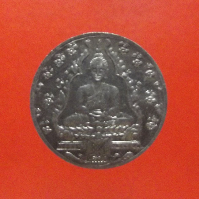 พระแก้วมรกรต ปี2475 วัดพระแก้ว สร้างสมัยรัชกาลที่7 เนื้ออัลปาก้า ที่สุดแห่งเหรียญพระพุทธ* - 4