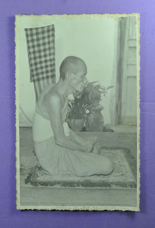 รูปถ่ายขาวดำ 3 ใบ ขนาด 3.5 x 5.5 นิ้ว หลวงพ่อเอีย วัดบ้านด่าน ปราจีนบุรี สภาพสวยเดิม ๆ ครับ - 2