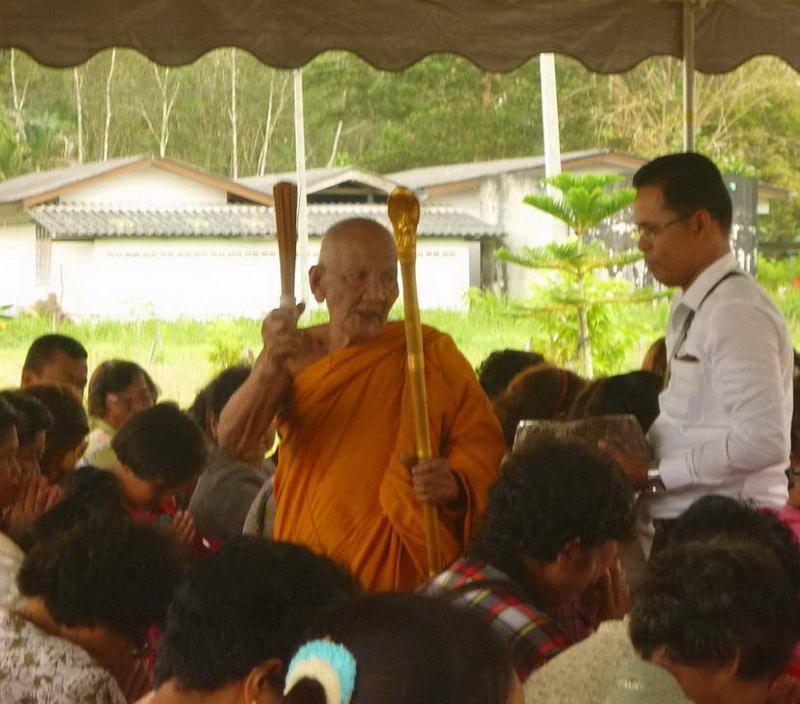 ประมวลภาพการจัดสร้างเหรียญหลวงพ่อทวดเหยียบน้ำทะเลจืดด้านหลังหลวงปู่แก้ว วัดสะพานไม้แก่น รุ่นบุญฤทธิ์ - 4