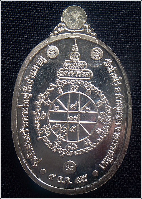 หลวงพ่อคูณ รุ่น คูณเทพประทานพร เนื้อเงินลงยาเหลือง เบอร์ 19 พิมพ์ใหญ่ หลังยันต์ 1 ใน 399 เหรียญ - 2