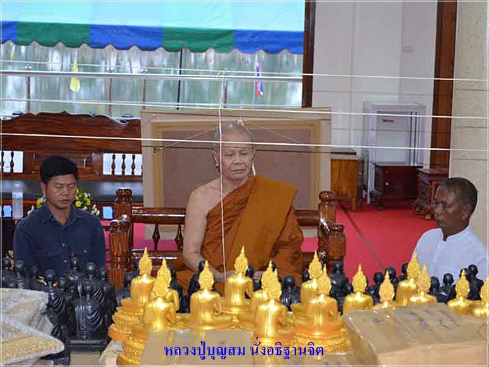 หลวงพ่อคูณ รุ่น คูณเทพประทานพร เนื้อทองแดงลงน้ำเงิน  พิมพ์ใหญ่ หลังยันต์ 1 ใน 399 เหรียญ - 3