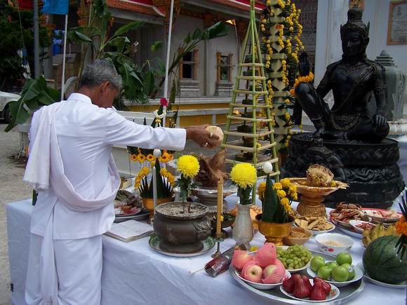 เหรียญดวงตราโภคทรัพย์ วัดในวัง นาทวี สงขลา ผสมชนวนพระพรหม เนื้อทองคำหมายเลข ๙ - 5