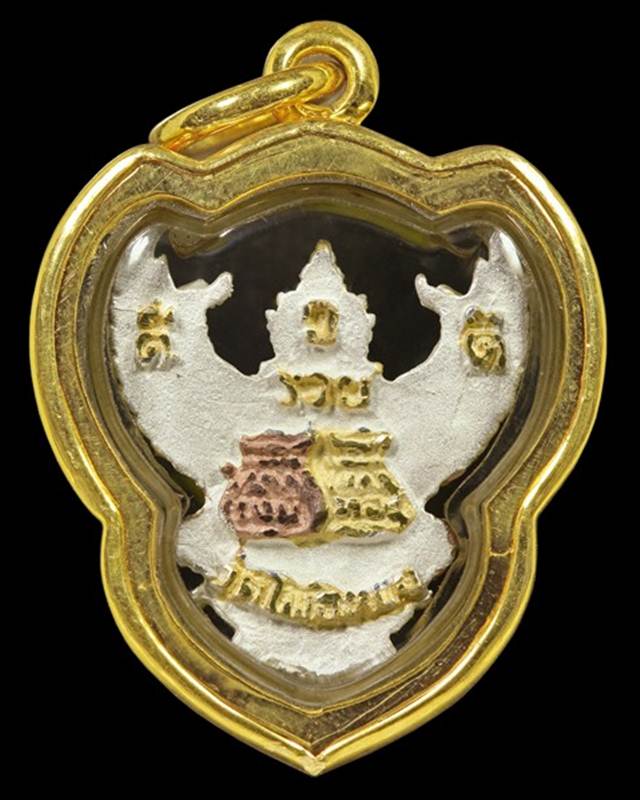 พญาครุฑมหาโชค พระอาจารย์ วราห์ วัดโพธิ์ทอง รุ่น มีแล้วรวย พิมพ์เล็ก เนื้อเงินสามกษัตริย์ กล่องเดิม - 2