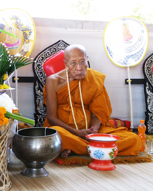 เหรียญพัดยศ เจริญสุข ร่ำรวย หลวงปู่คำบุ วัดกุดชมภู จ.อุบลราชธานี ปี๒๕๕๓ - 4