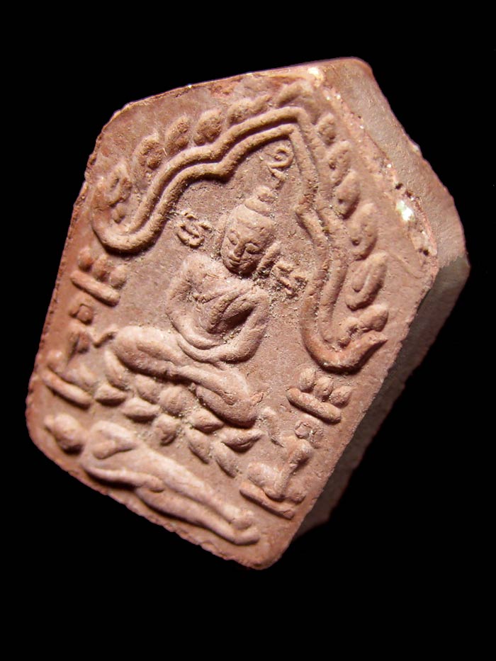 (10) พระขุนแผนผงพรายกุมารรุ่นสากหัก พิมพ์เล็ก เนื้อแดง พร้อมบัตรรับรอง - 3