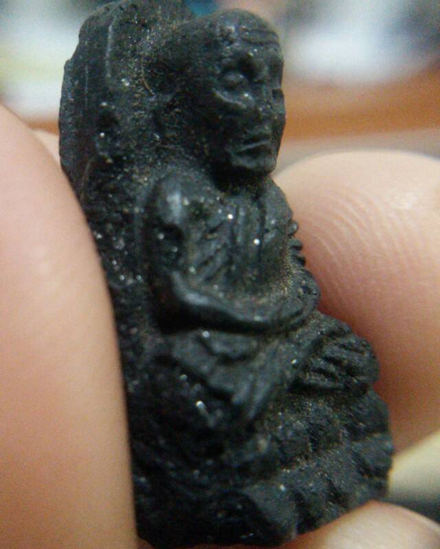 หลวงพ่อทวดเนื้อว่าน พ.ศ.2524 พิมพ์พระรอด - 2