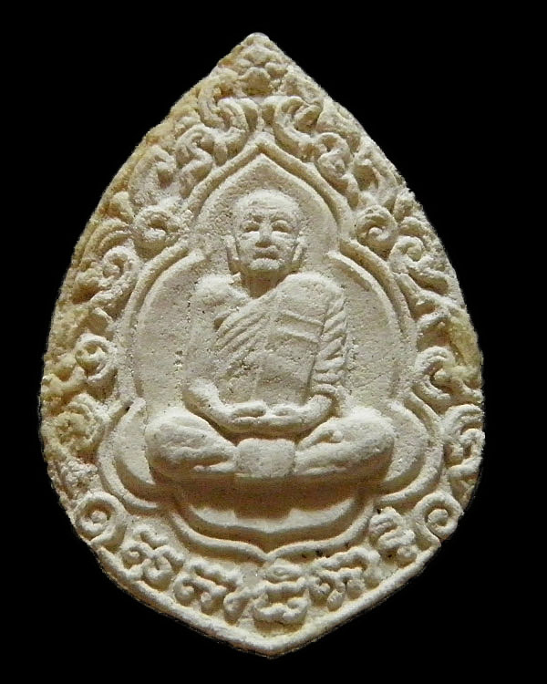 พระผงรูปเหมือน เนื้อสีขาว "สุตาธิการี" หลวงพ่อทองอยู่ วัดใหม่หนองพะอง ปี 2526 ปลุกเสกพิธีเททอง พระก - 1