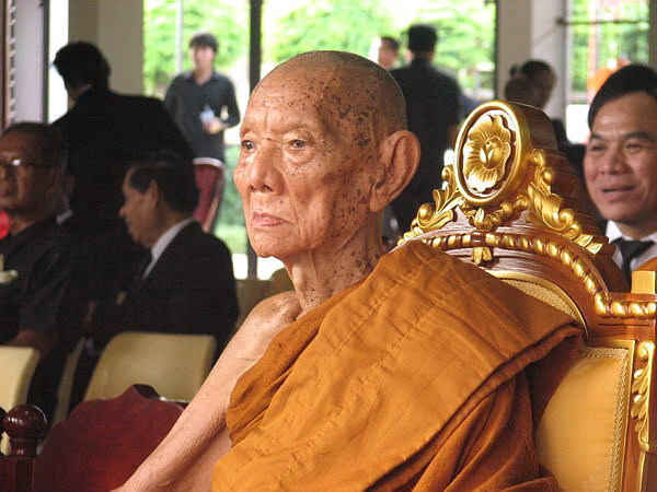 เหรียญหลวงปู่มา ญาณวโร ( พระเศรษฐีนวโกฎ ) อายุ 84 ปี วัดสันติวิเวก จ.ร้อยเอ็ด - 3