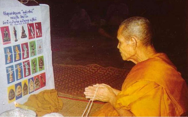 กุมารเพชรรับทรัพย์ รุ่นรับทรัพย์ เนื้อโลหะผสมรมดำ หลวงปู่ชื่น วัดตาอี จ.บุรีรัมย์ ปี 2545 - 5