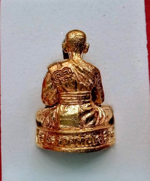 รูปหล่อรวยทันใจ99 เนื้อทองทิพย์ ก้นอุดกริ่งชนวน หลวงพ่อพัฒน์ ตอกโค๊ตด้านหน้าและหมายเลข 1059 - 2