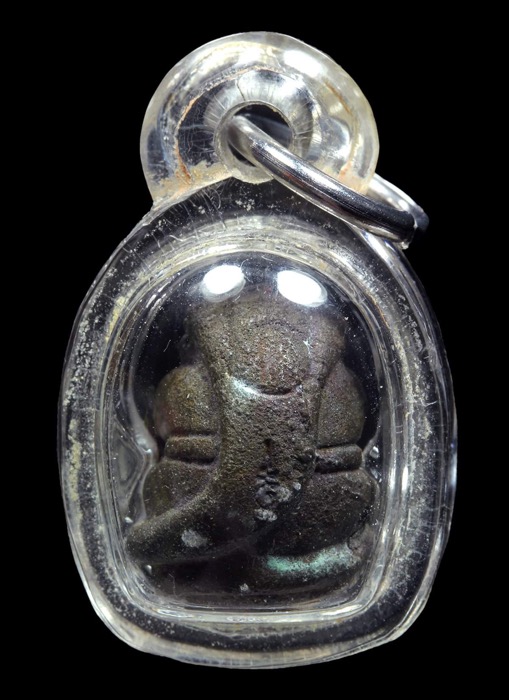 พระปิดตาพังพระกาฬพิมพ์จิ๋วเนื้อสัตตโลหะ ตอกโค้ด พิธีเขาคา ปี 2544 - 2