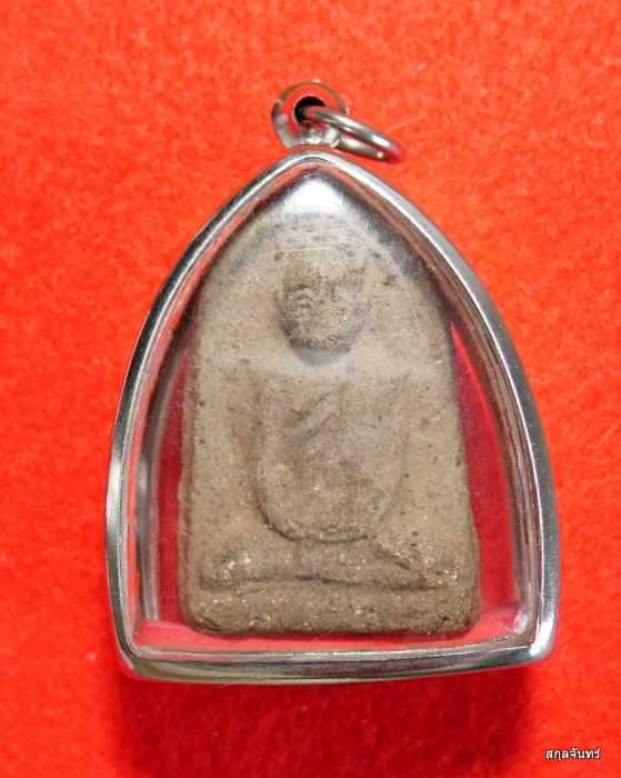 พระผงรูปเหมือนหลวงพ่อพัฒน์ เนื้อผงว่าน หลังโรยแร่ พิมพ์ใหญ่ - 1