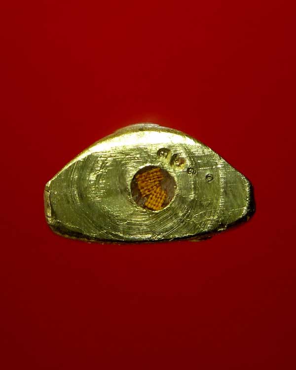 รูปหล่อปั๊ม หลวงพ่อคูณ "รุ่นโภคทรัพย์ คูณ ๘๘" (แซยิด๘๘) พิมพ์ใหญ่ เนื้อทองฝาบาตร ปี2553 - 3