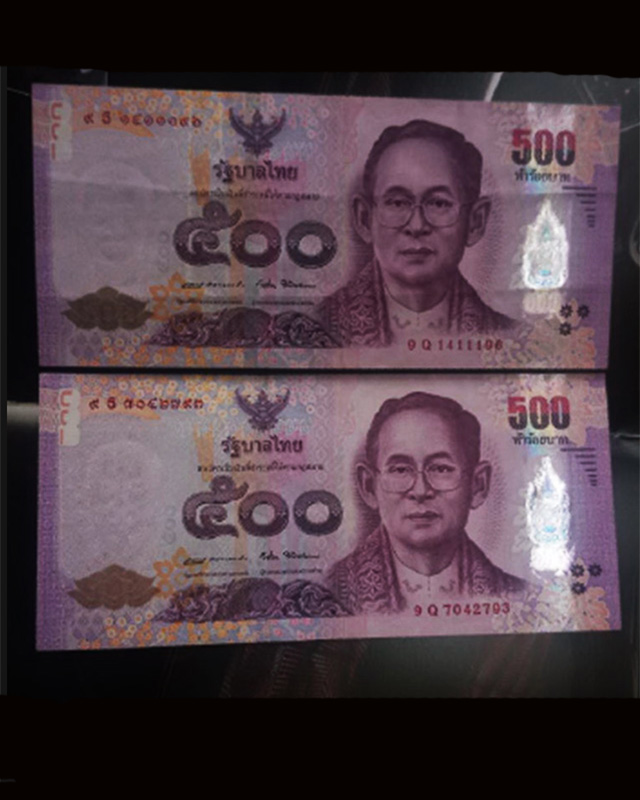 ธนบัตร 500 บาท ร.9 ด้านหลังพระราชินีฯ 2 ฉบับ - 1