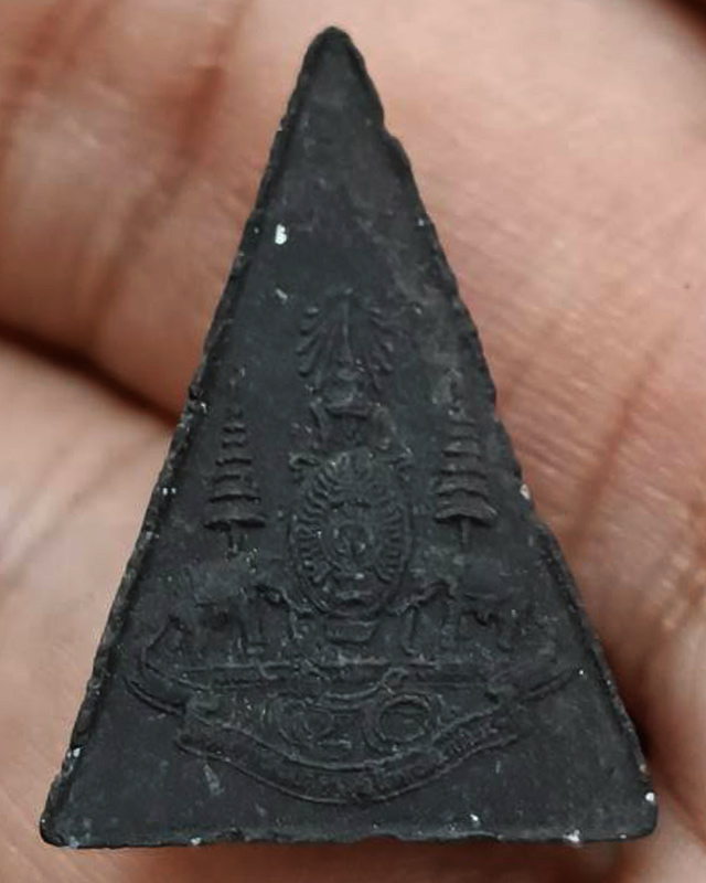 9.พระกำลังแผ่นดิน พิมพ์คะแนน (เล็ก) มวลสารจิตรลดา ในหลวงครองราชครบ 50 พรรษา พ.ศ. 2539 สร้างน้อยหายาก - 2