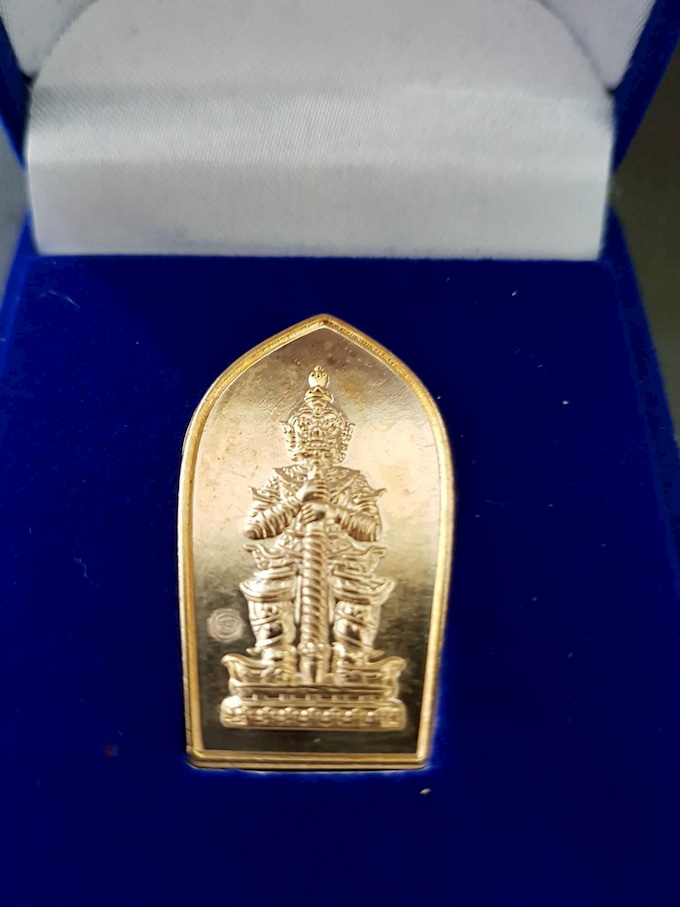 เหรียญท้าวเวสสุวรรณ รุ่นกันภัย เนื้อทองแดงกะไหล่ทอง ปี2537 - 3