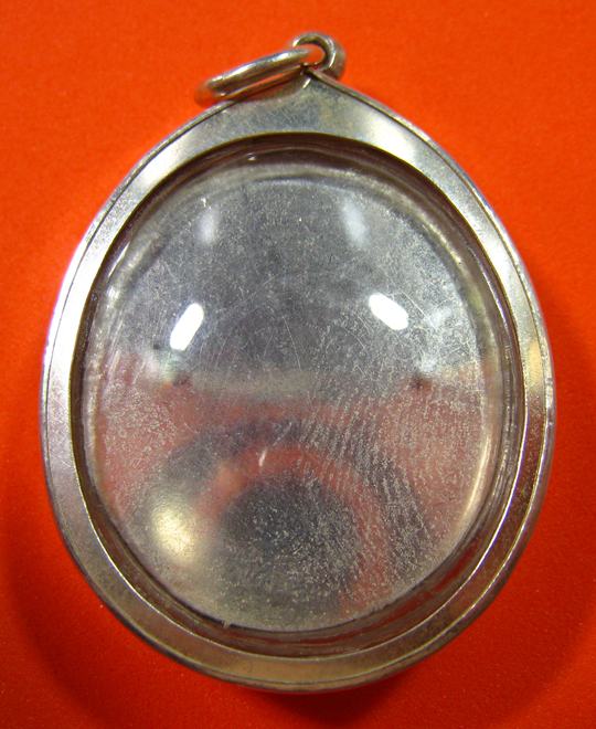 เหรียญรุ่นแรก อุดมทรัพย์( อ.จ่อย) ศิษย์เอกลป.หมุน เนื้ออัลปาก้า ไม่ตัดปีก หลังเรียบ มีจาร ปี 2556 - 2