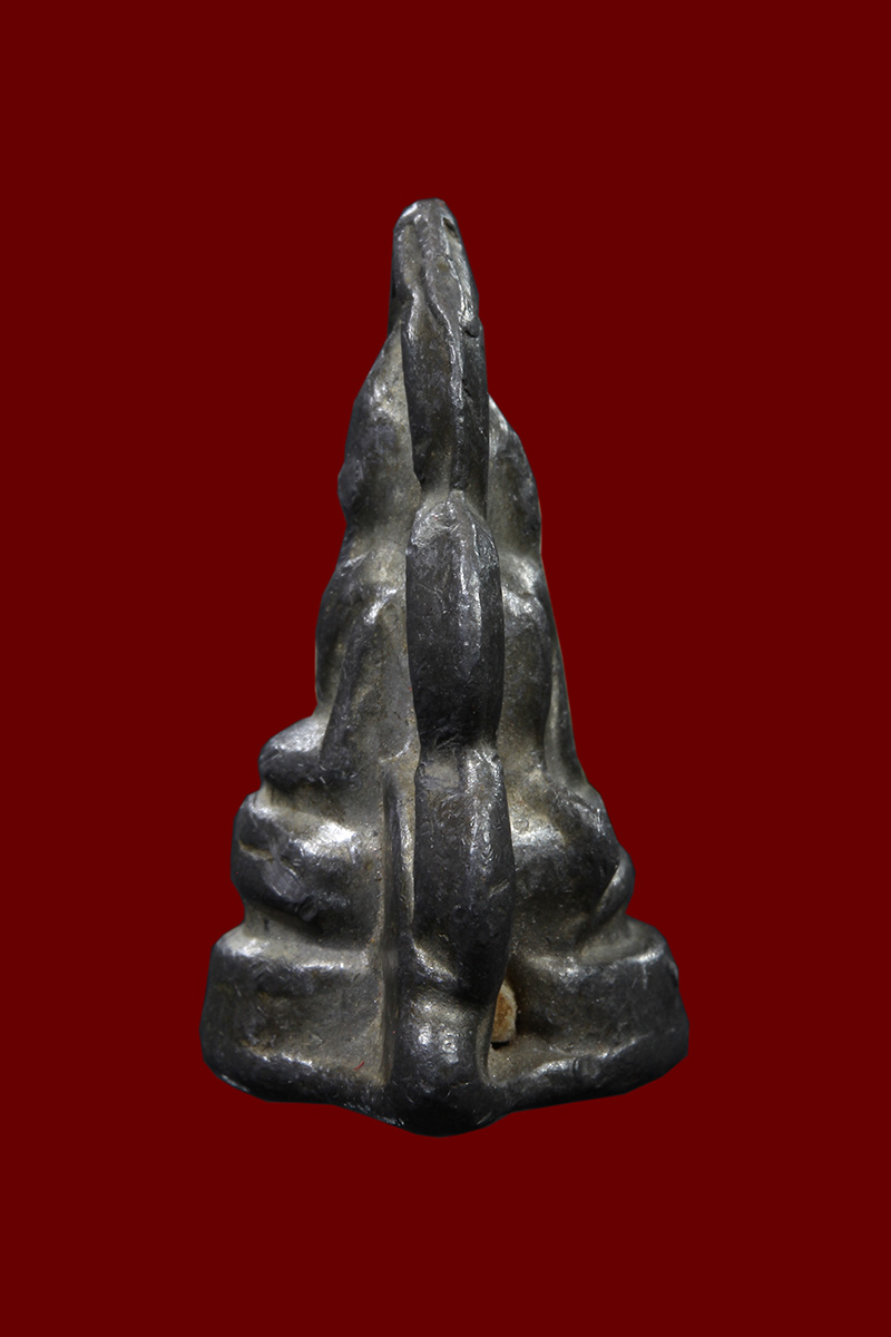 พระหลวงพ่อดำ วัดกุฎี จ.ปราจีนบุรี พิมพ์สองหน้า เนื้อชินตะกั่วฝังเขี้ยวหมาปลามหาอุตม์ - 3