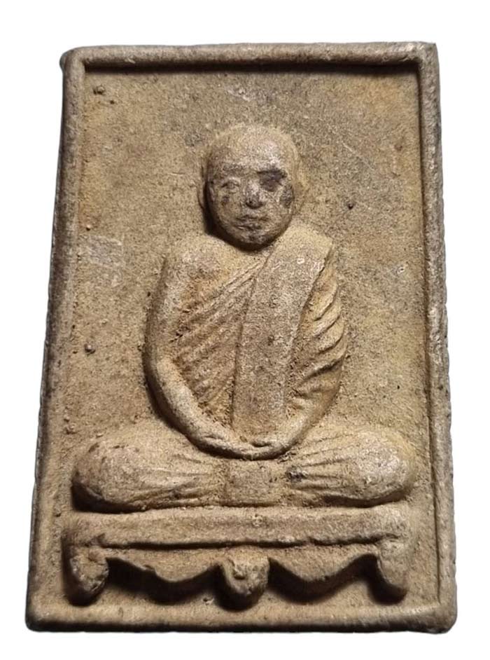 พระผงรูปเหมือนนั่งโต๊ะรุ่นแรกปี 2518 หลวงพ่อตัด วัดชายนา สุดยอดพุทธคุณ น่าสะสมบูชามากที่สุดรุ่นหนึ่ง - 1