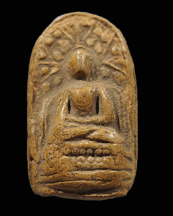 พระคงเนื้อดิน หลังเจดีย์พระธาตุหริภุญชัย จ.ลำพูน พิธีพุทธาภิเศกครั้งใหญ่ ปี 2535 มวลสารดีประกอบด้วยส - 1