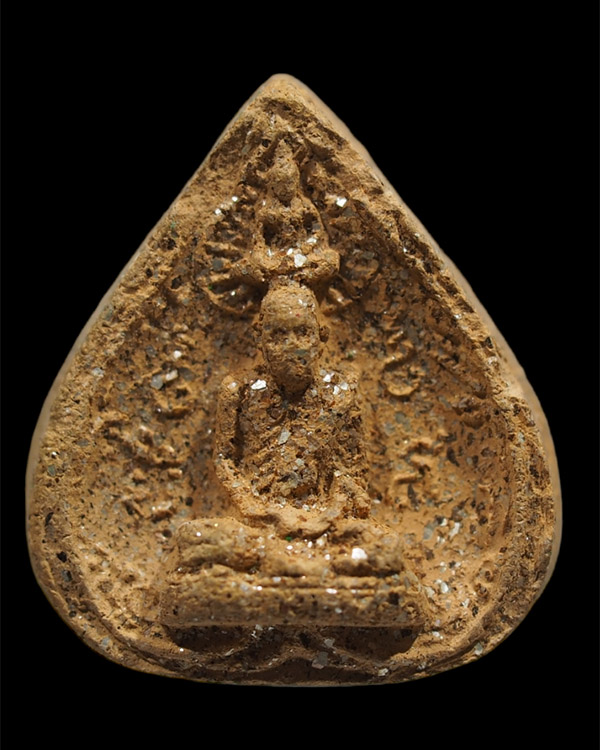 พระเนื้อดินพิมพ์กลีบบัว รูปเหมือน หลวงปู่โต๊ะ วัดกำแพง จ.สิงห์บุรี โรยกากเพชร สร้างรุ่นโบสถ (สร้าง - 1