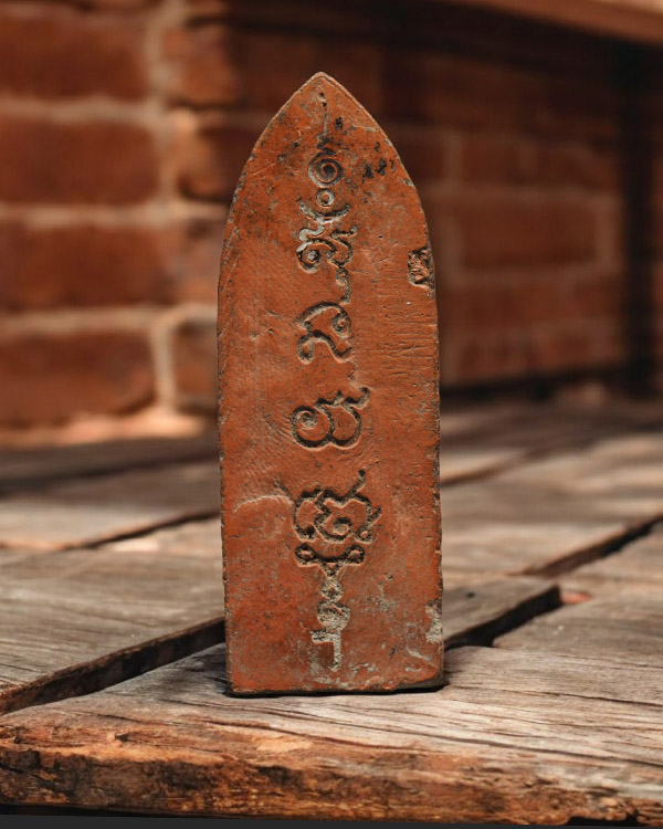 พระร่วงประทานพร พิมพ์ใหญ่ หลวงพ่อเล็ก วัดสันติคีรีศรีบรมธาตุ ( วัดเขาดิน ) อ.ท่าม่วง จ.กาญจนบุรี เนื - 2