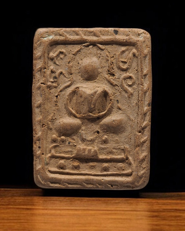 พระเนื้อดิน พิมพ์สมาธิ ประภามณฑล หลังกดรอยนิ้วมือจม เป็นพระเก่าที่สร้างล้อพิมพ์หลวงพ่อขัน ไม่ทราบ - 1