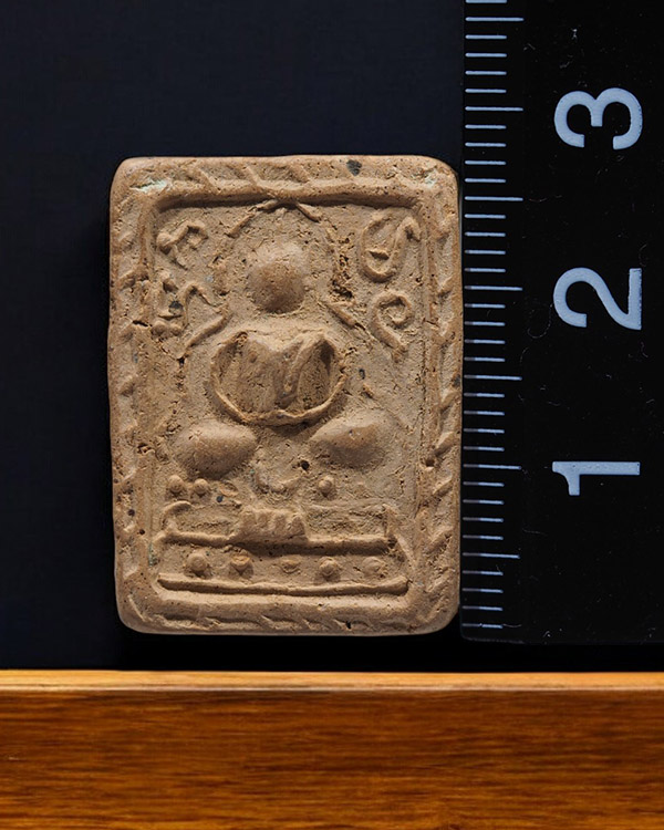 พระเนื้อดิน พิมพ์สมาธิ ประภามณฑล หลังกดรอยนิ้วมือจม เป็นพระเก่าที่สร้างล้อพิมพ์หลวงพ่อขัน ไม่ทราบ - 3