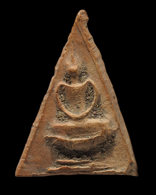 พระพิมพ์สมเด็จนางพญาสามเหลี่ยมนั่งบัว เนื้อดิน หลวงพ่อแง (วัดเจริญสุขาราม)วัดบางไผ่เตี้ย จ.สมุทรสาคร - 2