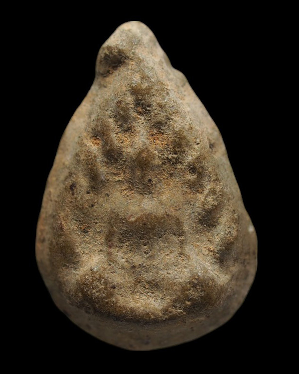 พระเนื้อผงพิมพ์กลีบบัว จัดสร้างโดยพระปลัดใบฎีกาเกลี้ยง วัดสุทัศน์ ปี ๒๔๘๒ องค์เล็กๆแต่ว่ากันว่าใช้ด้ - 2