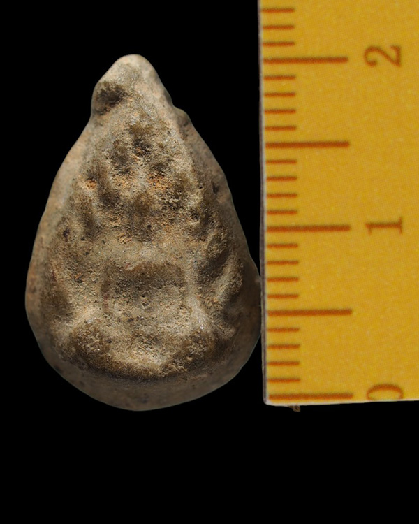 พระเนื้อผงพิมพ์กลีบบัว จัดสร้างโดยพระปลัดใบฎีกาเกลี้ยง วัดสุทัศน์ ปี ๒๔๘๒ องค์เล็กๆแต่ว่ากันว่าใช้ด้ - 4