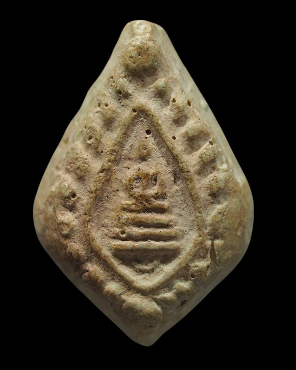 พระผงพิมพ์กลีบบัว "นิรันดร (หายาก) เนื้อผงวัดระฆังล้วน ปลุกเสกพิธีอินโดจีน วัดสุทัศน์ หลวงพ่อสุพจน์ - 2