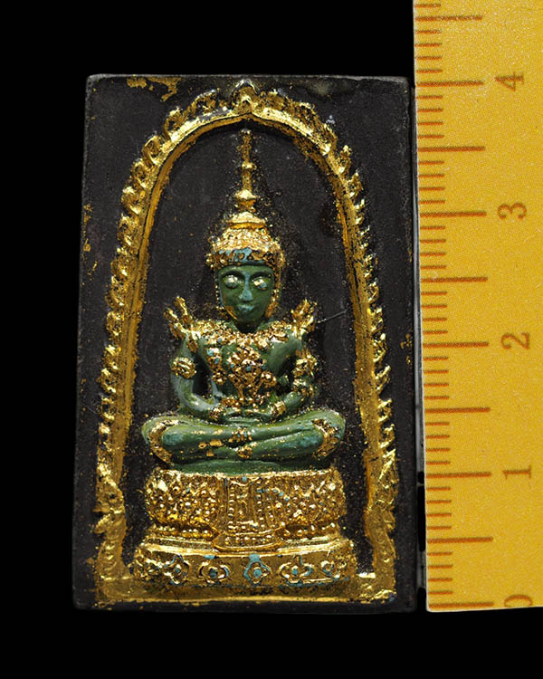 พระแก้วมรกตพิมพ์ใหญ่ ลงรักปิดทอง หลังยันต์ดวงประสูติพระพุทธเจ้า หลวงพ่อเริ่ม วัดบางพระ จ.ชลบุรี พิธี - 4