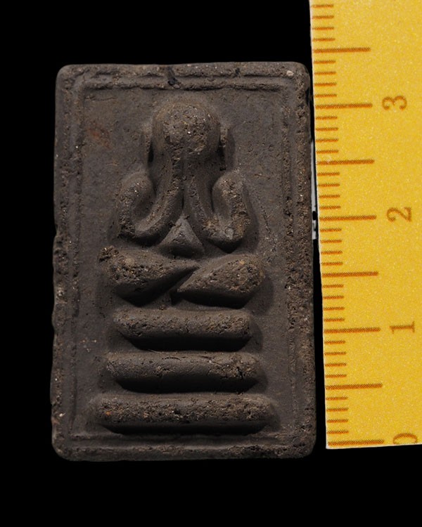 พระปิดตา หลังพญานาค (หายากมากๆ) เจ้าคุณเที่ยง วัดระฆังฯ กรุงเทพฯ ปี ๒๕๐๗ สร้างจากเนื้อดินหุ่นหรือดิน - 4