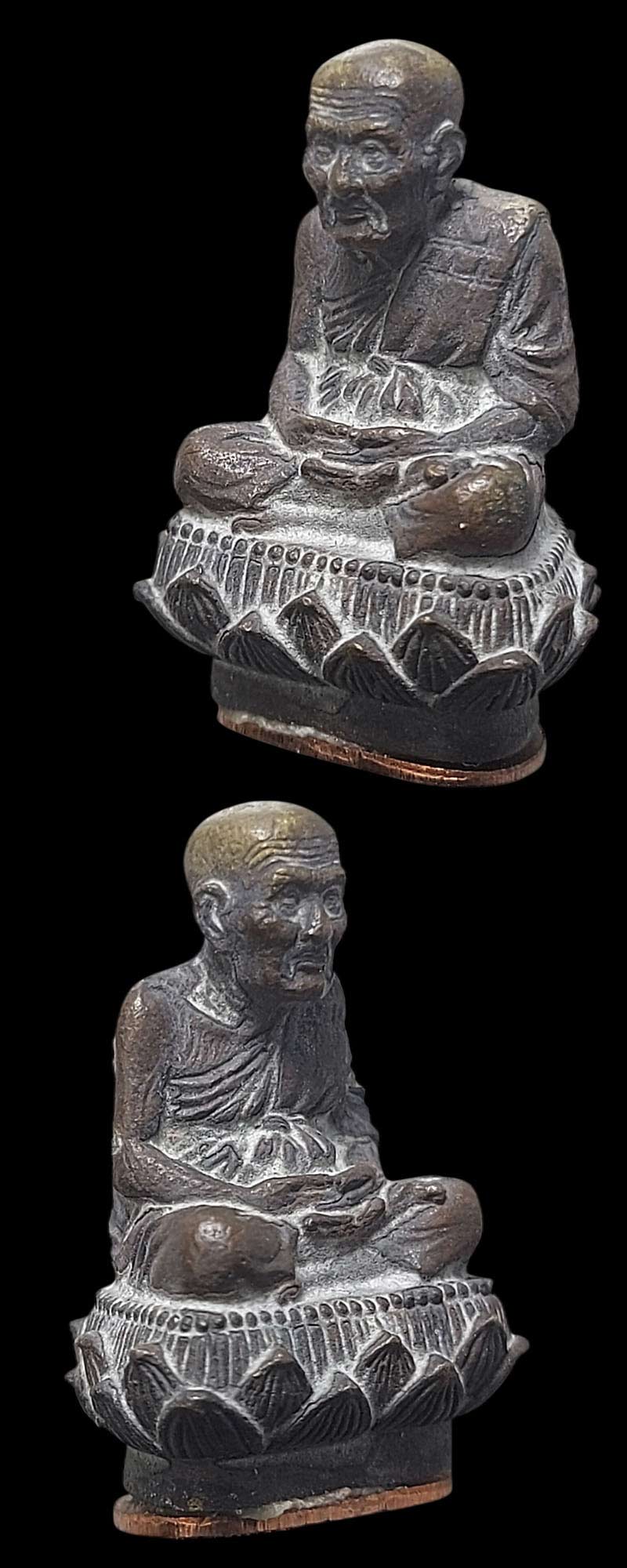 รูปหล่อลอยองค์ หลวงปู่ทวด (พิมพ์นิยม) หลวงปู่พวน วัดช้างหมอบ - 3