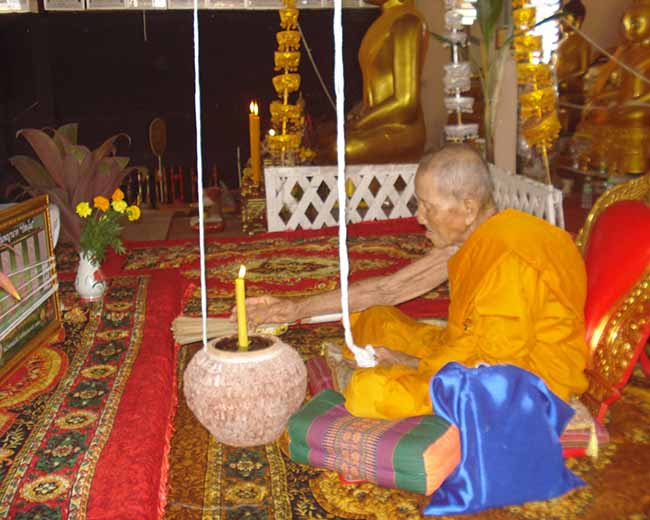 ประมวลภาพพิธีพุทธาภิเษก หลวงปู่แสน ปสนฺโน พระผงซุ้มพญานาค"ปสนฺโน" 1/12/60 ณ วัดบ้านหนองจิก ศรีสะเกษ